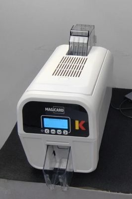 Imprimante de carte d'identité en PVC à sublimation de colorants couleur Magicard K 300dpi avec alimentation automatique de carte